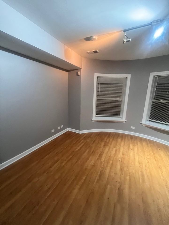 507 E 44th St - Photo 3 of 10