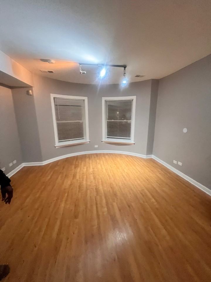 507 E 44th St - Photo 4 of 10