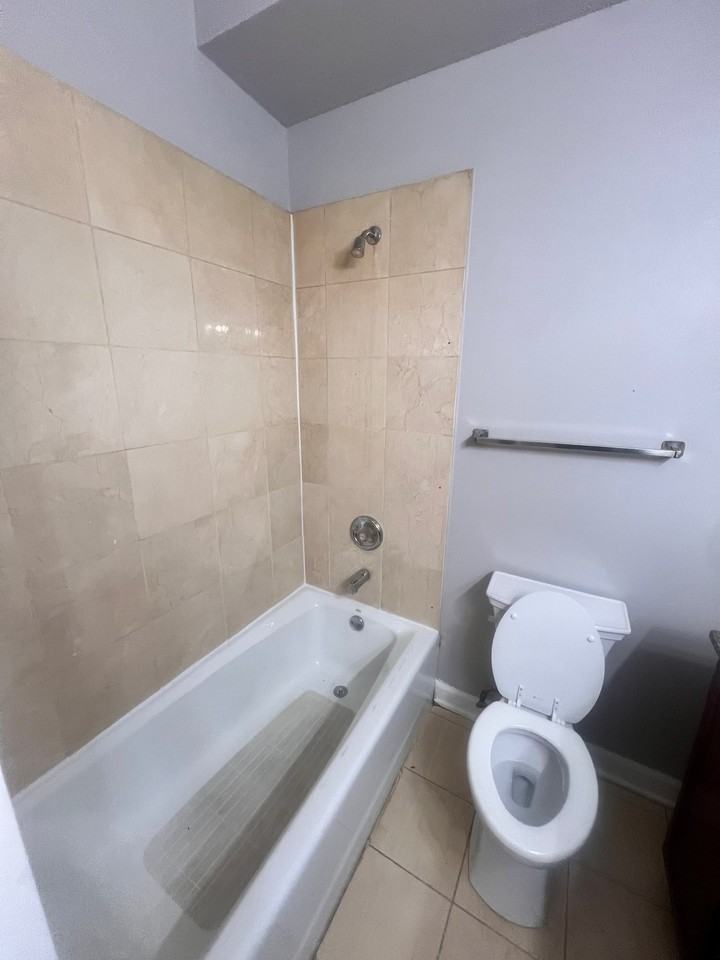 507 E 44th St - Photo 7 of 10