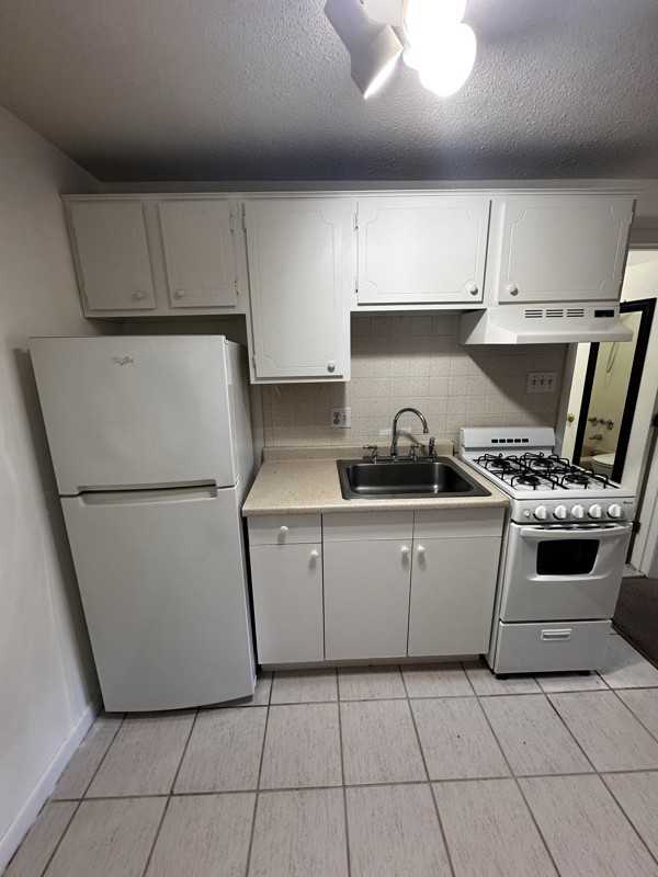 347 Pawtucket Blvd - Photo 3 of 16