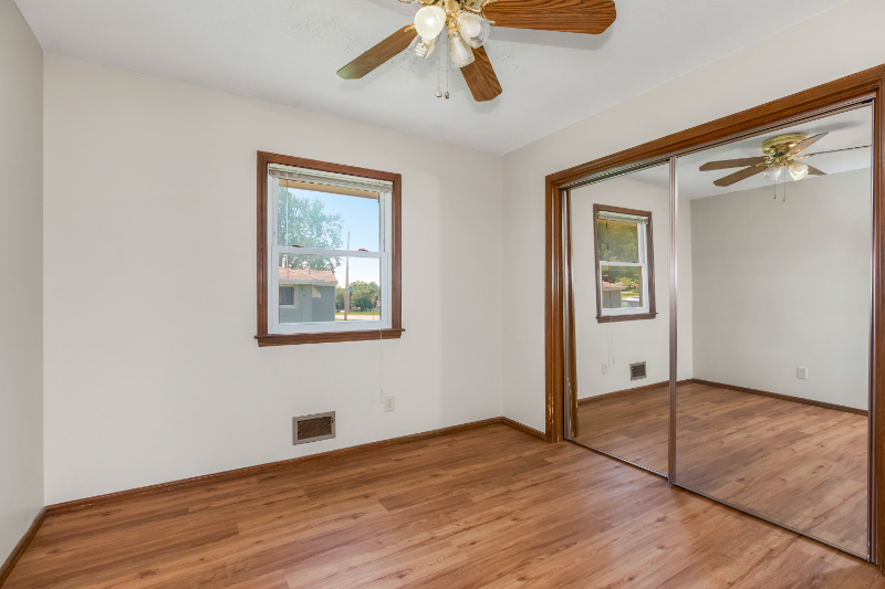 4421 Sterling Ave - Photo 5 of 19