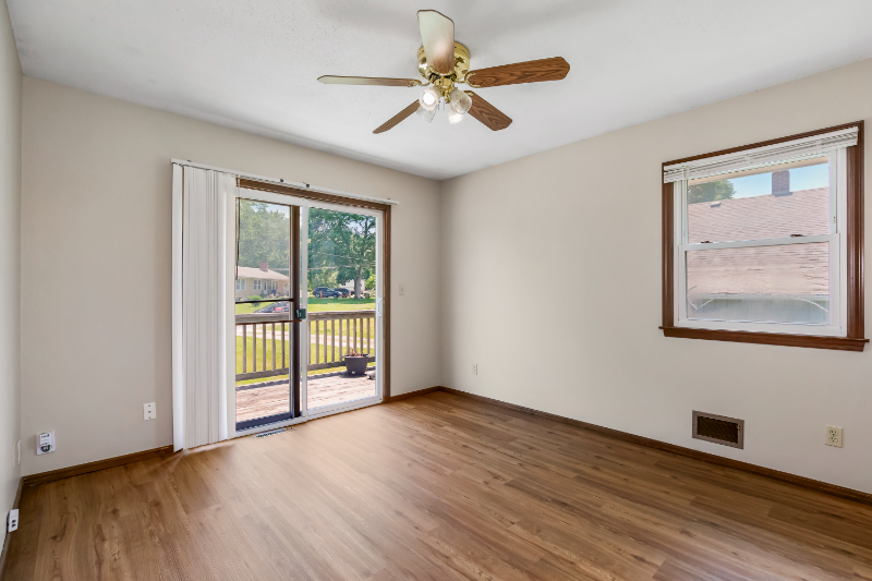 4421 Sterling Ave - Photo 6 of 19