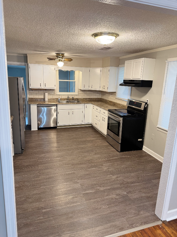705 High Grove Rd - Photo 3 of 9