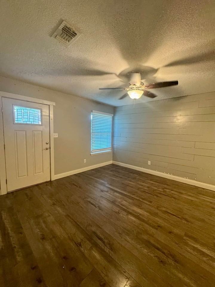2100 Austin St #1 - Photo 2 of 12