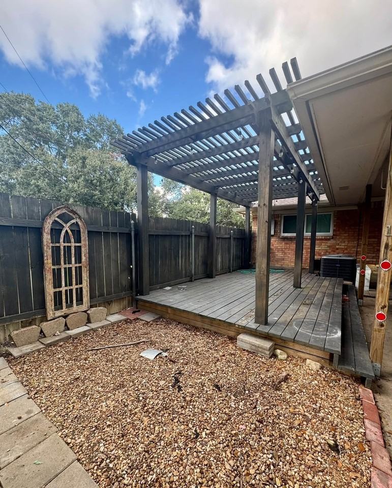 2100 Austin St #1 - Photo 5 of 12