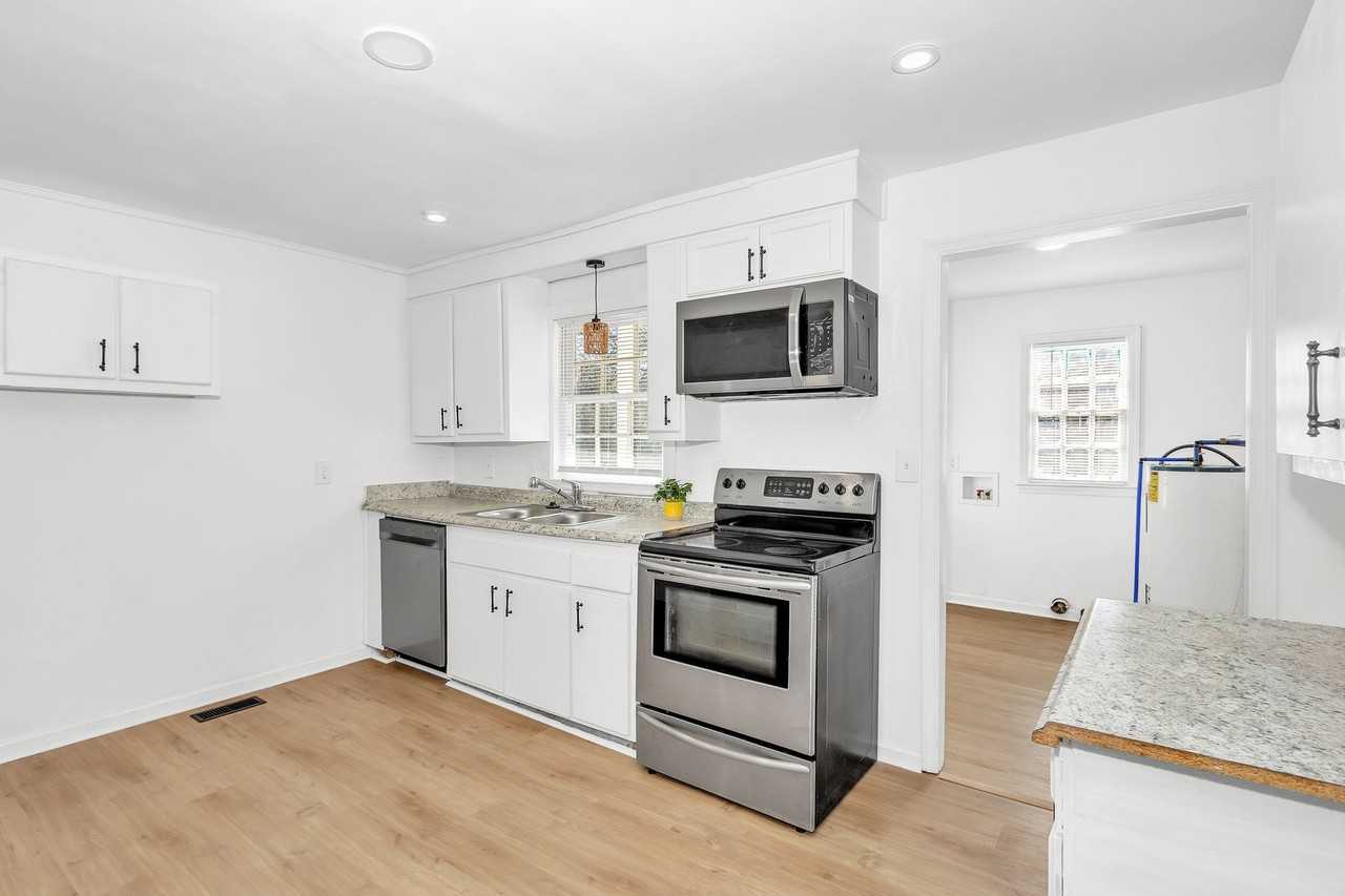 2213 Bungalow Rd - Photo 2 of 19