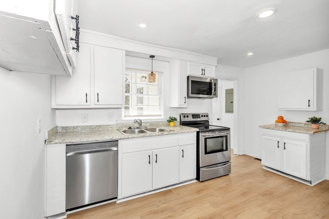 2213 Bungalow Rd - Photo 3 of 19