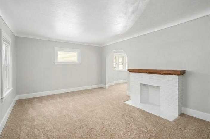 748 Geneva Ave - Photo 2 of 9