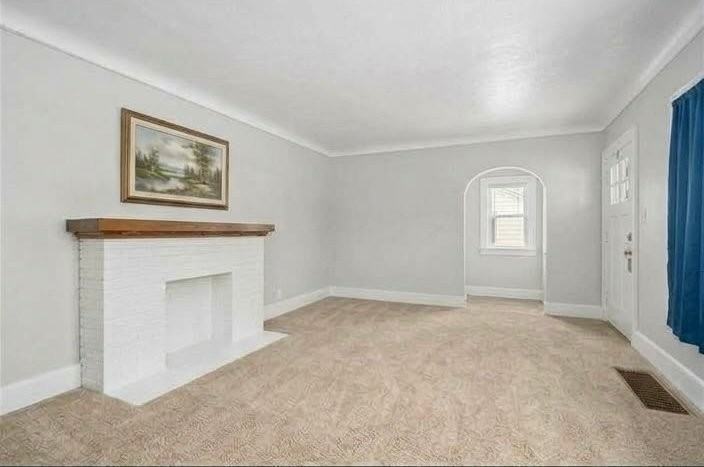 748 Geneva Ave - Photo 3 of 9