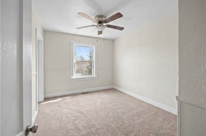 748 Geneva Ave - Photo 5 of 9