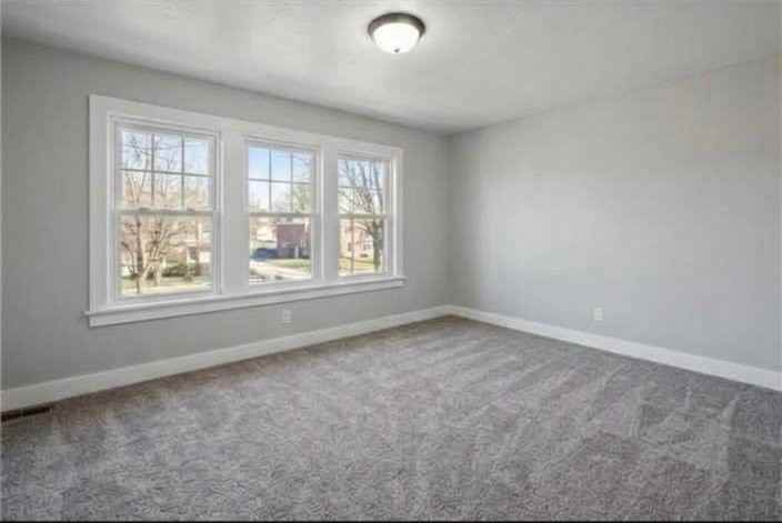748 Geneva Ave - Photo 7 of 9