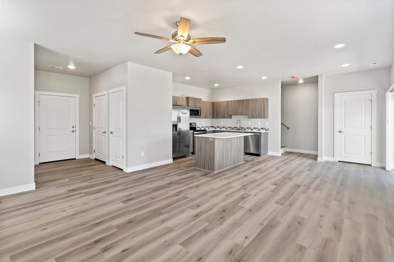 1032 Frank Henry Rd - Photo 3 of 20