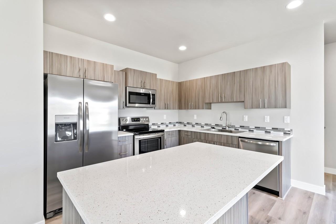 1032 Frank Henry Rd - Photo 5 of 20