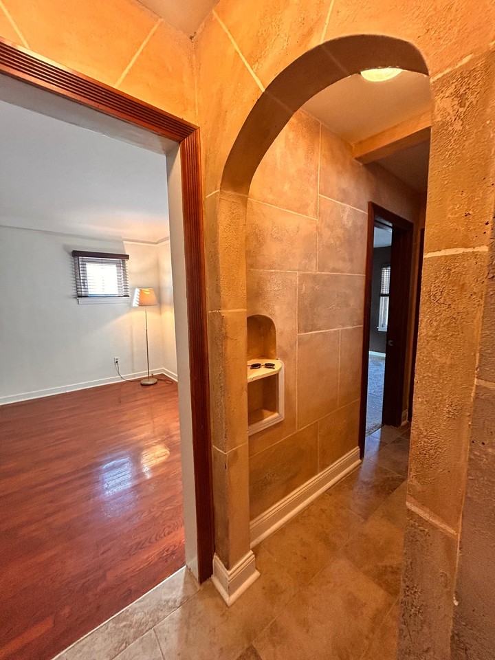 231 Academy St - Photo 4 of 21