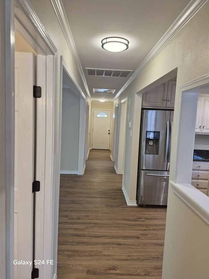 1107 Barclay St - Photo 5 of 19