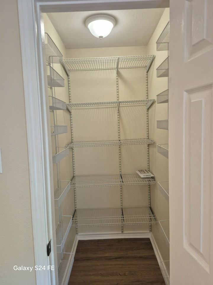 1107 Barclay St - Photo 6 of 19