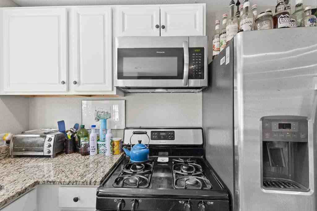 2380 S Irving St - Photo 2 of 20