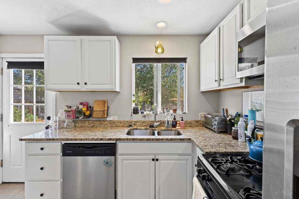 2380 S Irving St - Photo 4 of 20
