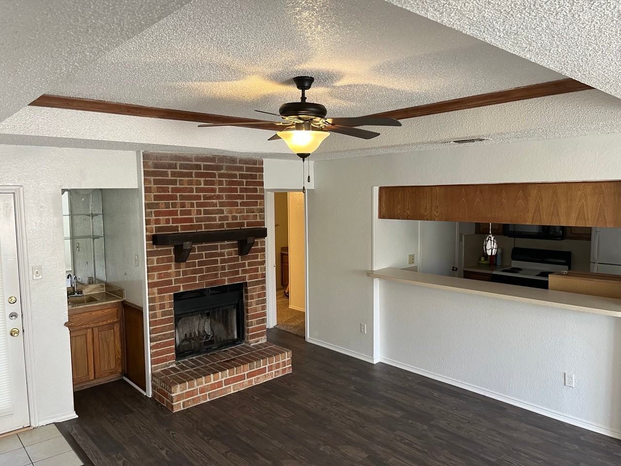 201 Shady Valley Dr #201 - Photo 3 of 12