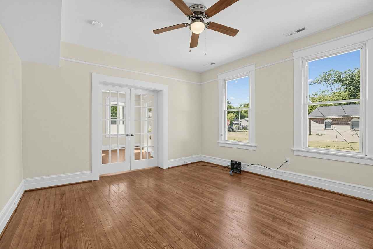 1835 Keswick Ave - Photo 5 of 19