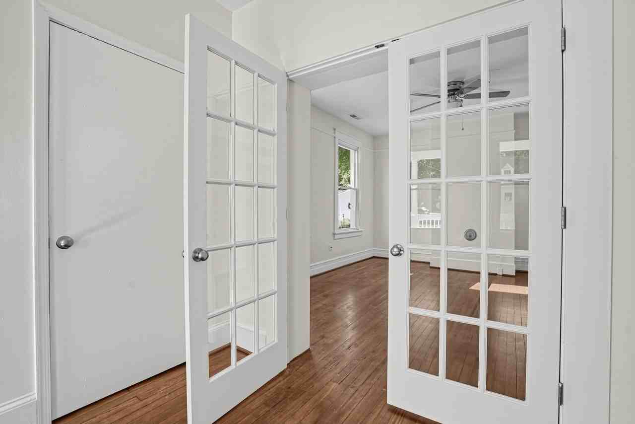 1835 Keswick Ave - Photo 6 of 19