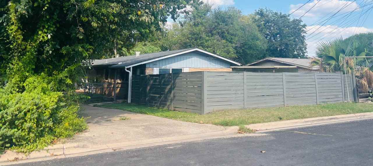 1308 E 52nd St #B - Photo 4 of 4
