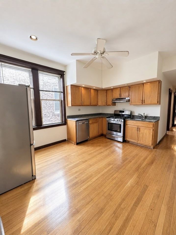 951 N Oakley Blvd #2 - Photo 2 of 10