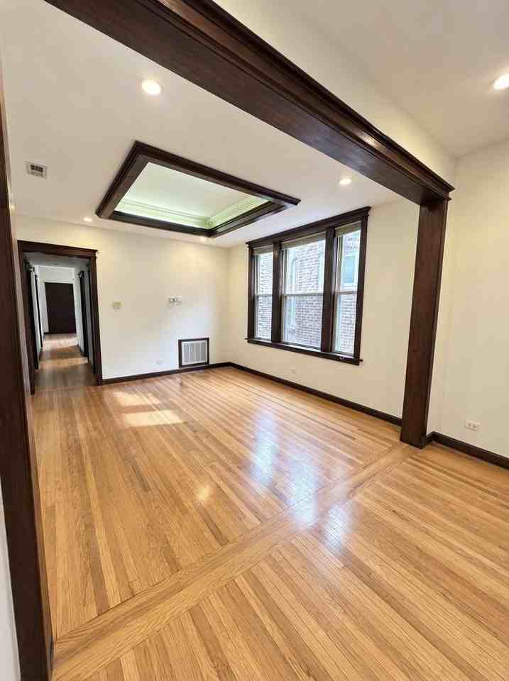 951 N Oakley Blvd #2 - Photo 4 of 10