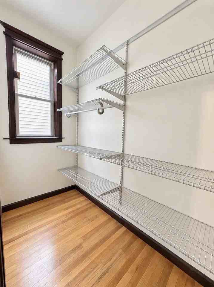 951 N Oakley Blvd #2 - Photo 7 of 10