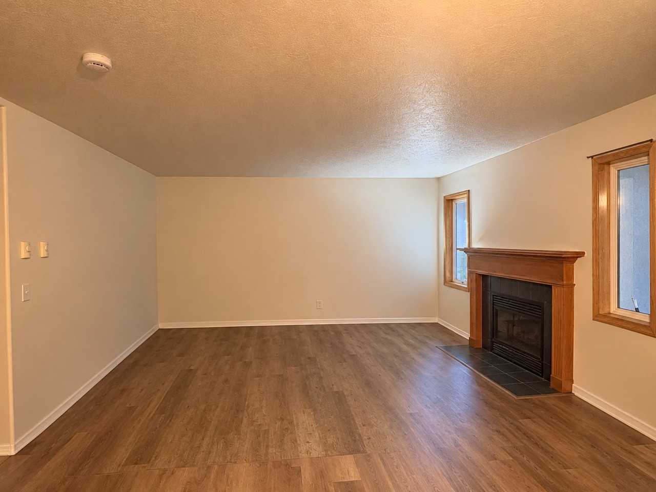 830 Ne Hacienda Ct - Photo 2 of 19