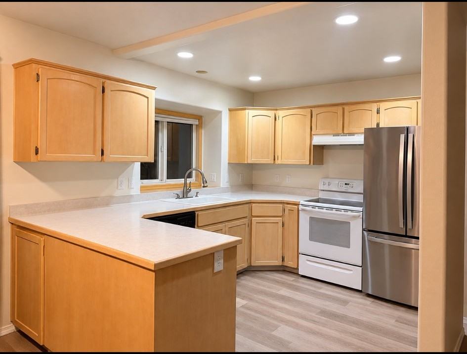 830 Ne Hacienda Ct - Photo 3 of 19