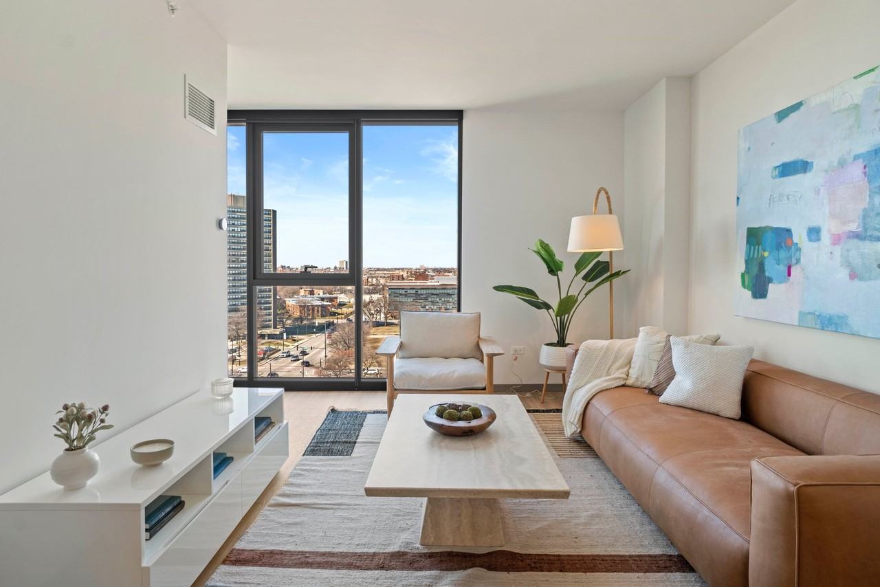 522 S Damen Ave - Photo 4 of 20