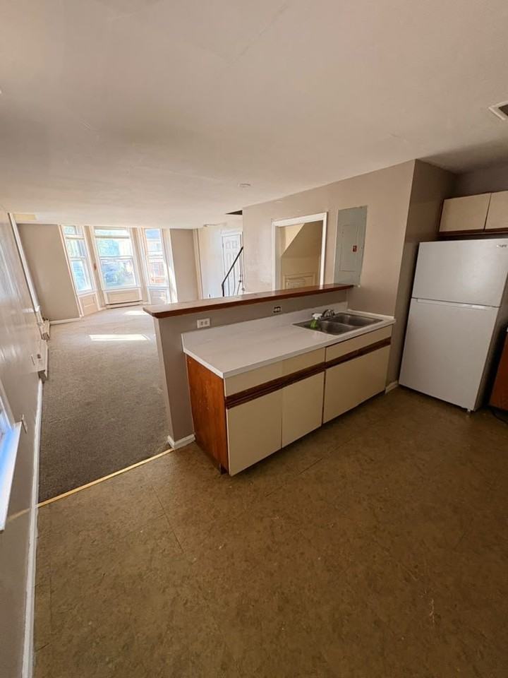 47 Carroll St #2 - Photo 5 of 19