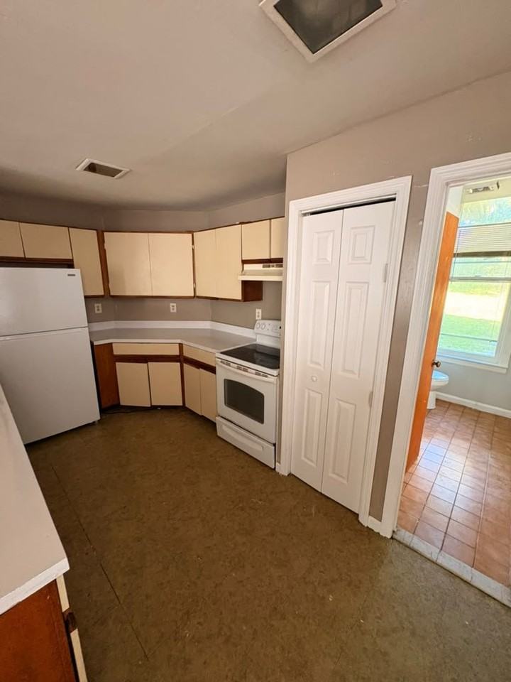 47 Carroll St #2 - Photo 6 of 19