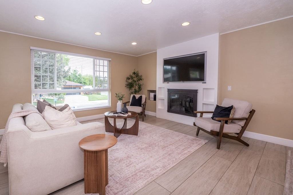 6123 S Rodeo Ln - Photo 3 of 11