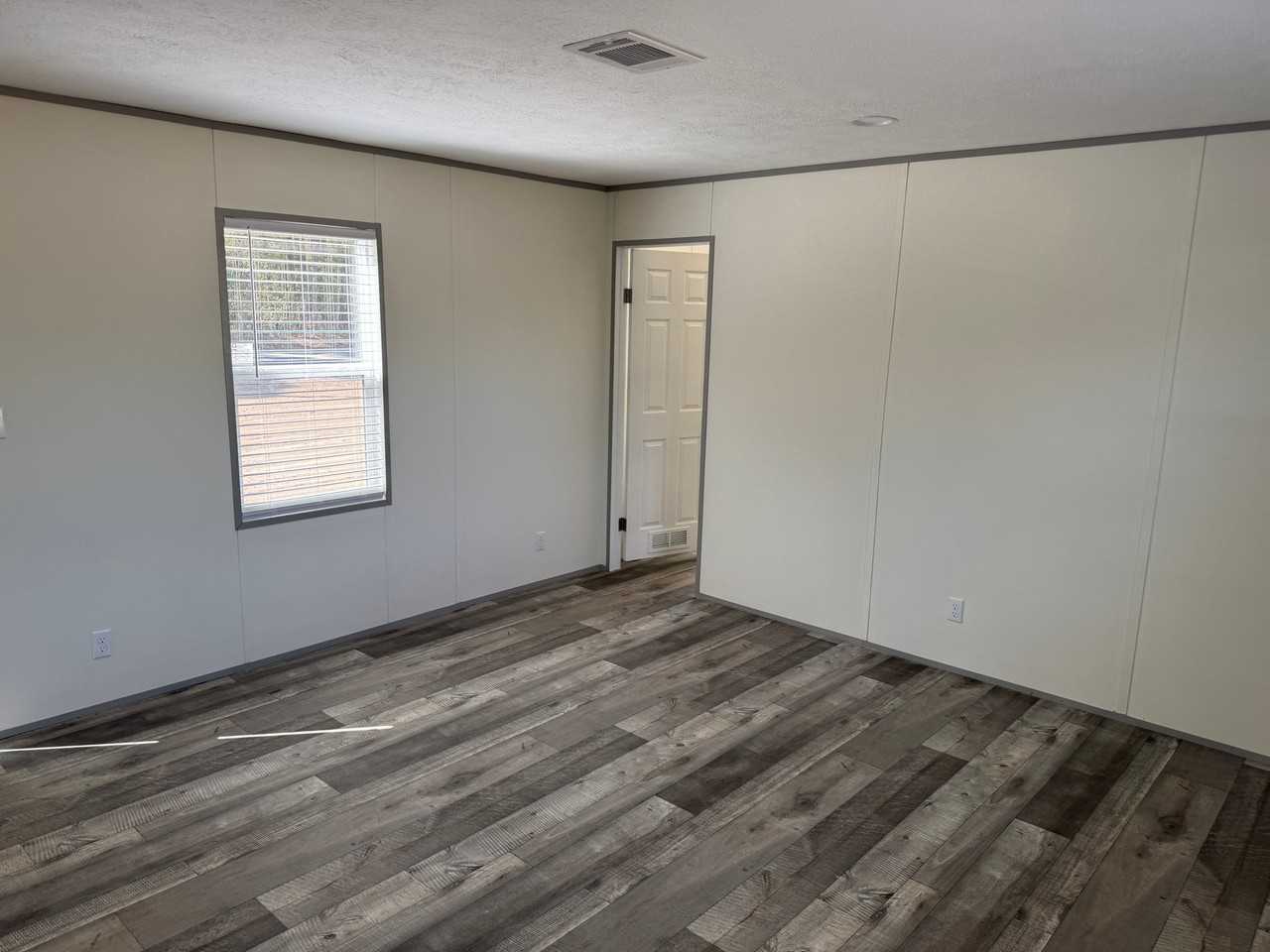 492 Elkins Rd - Photo 4 of 18