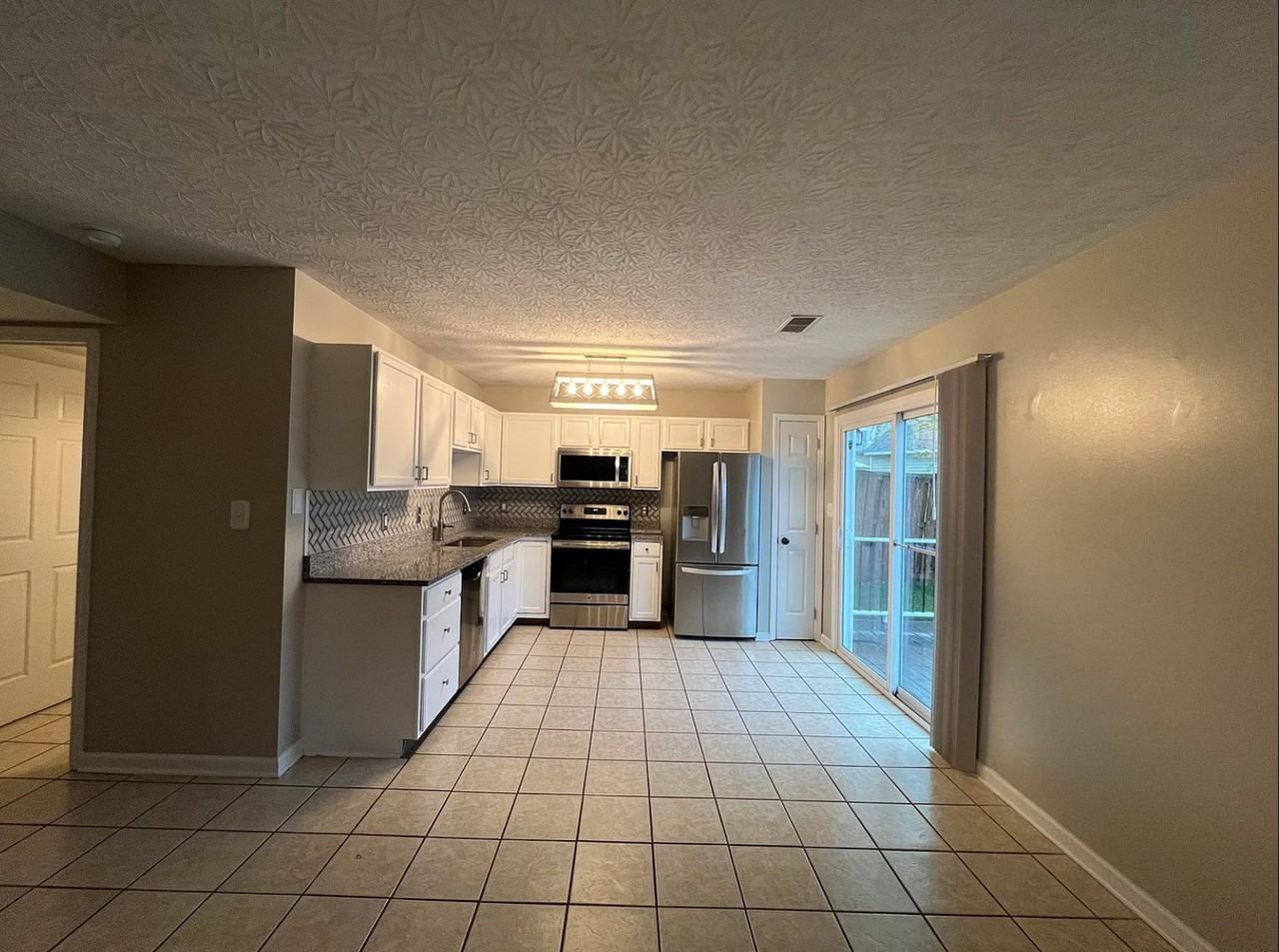 2588 Woodhill Dr - Photo 2 of 9