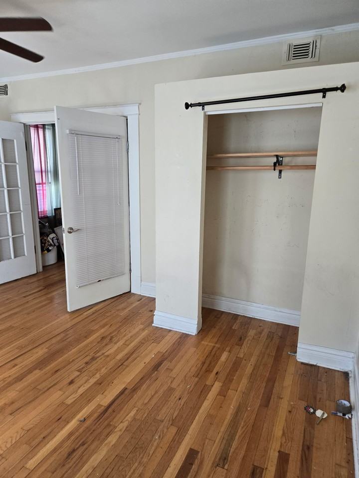 3842 W Roscoe St #2 - Photo 4 of 13