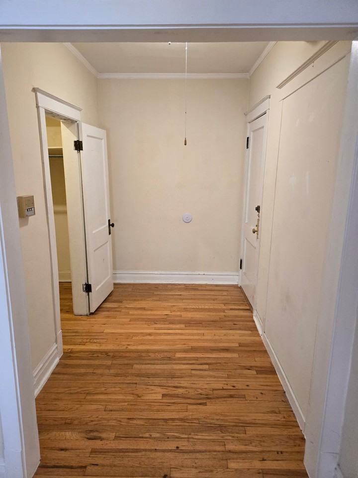 3842 W Roscoe St #2 - Photo 6 of 13