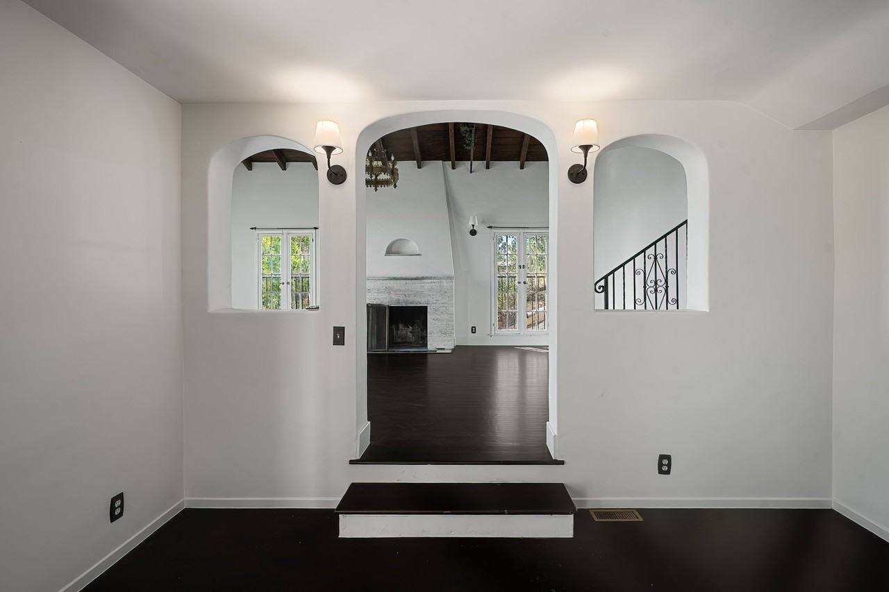 2101 Broadview Ter - Photo 5 of 20