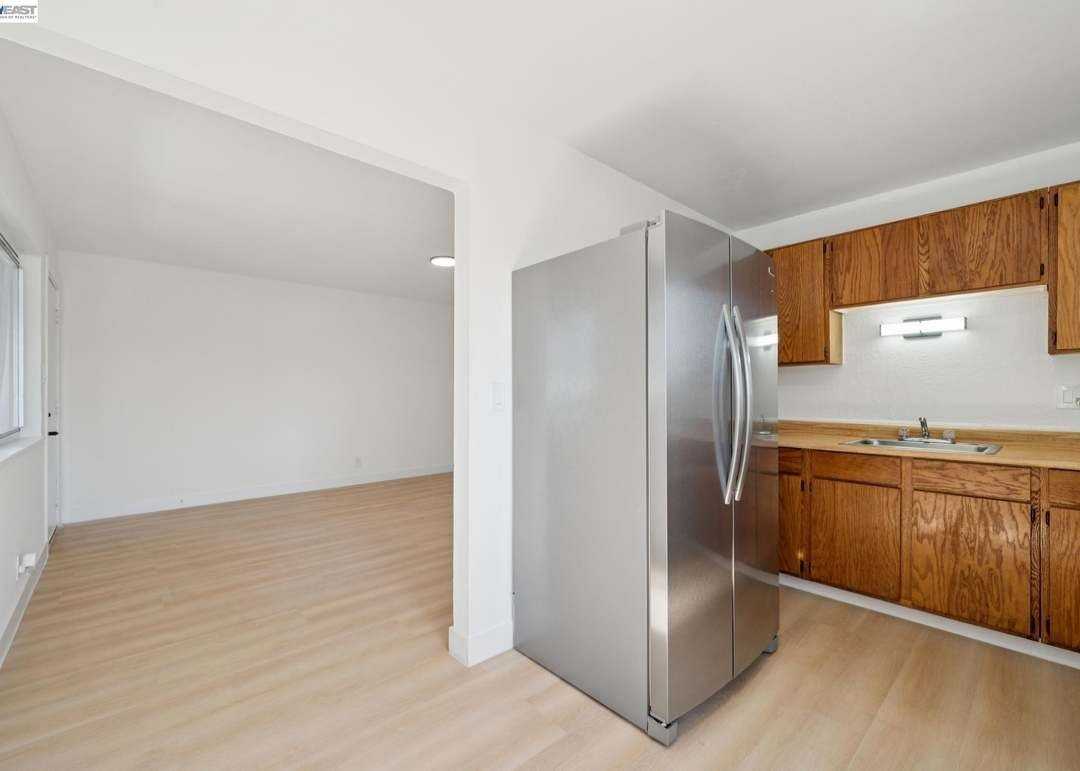 417 S 25th St #419 - Photo 4 of 18