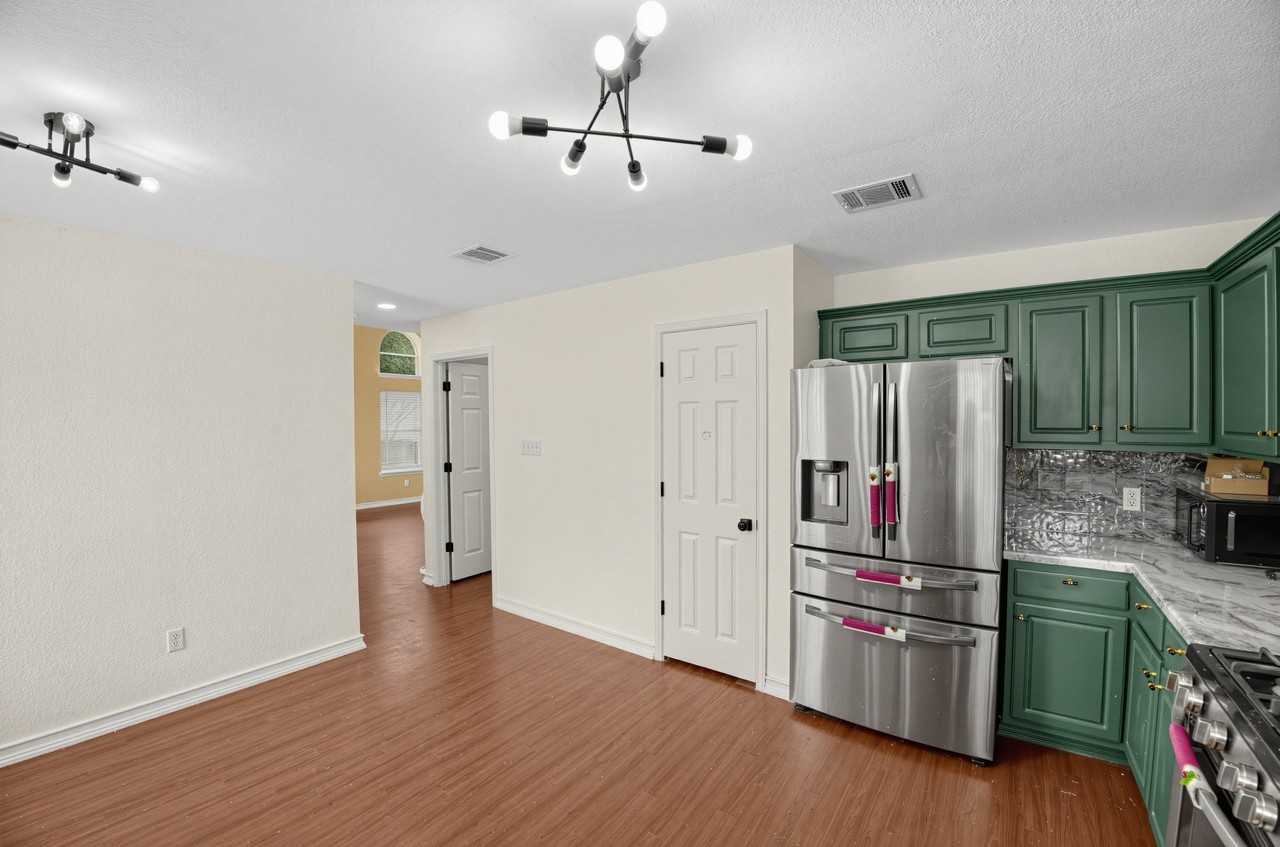1610 Balmorhea Ln - Photo 7 of 18