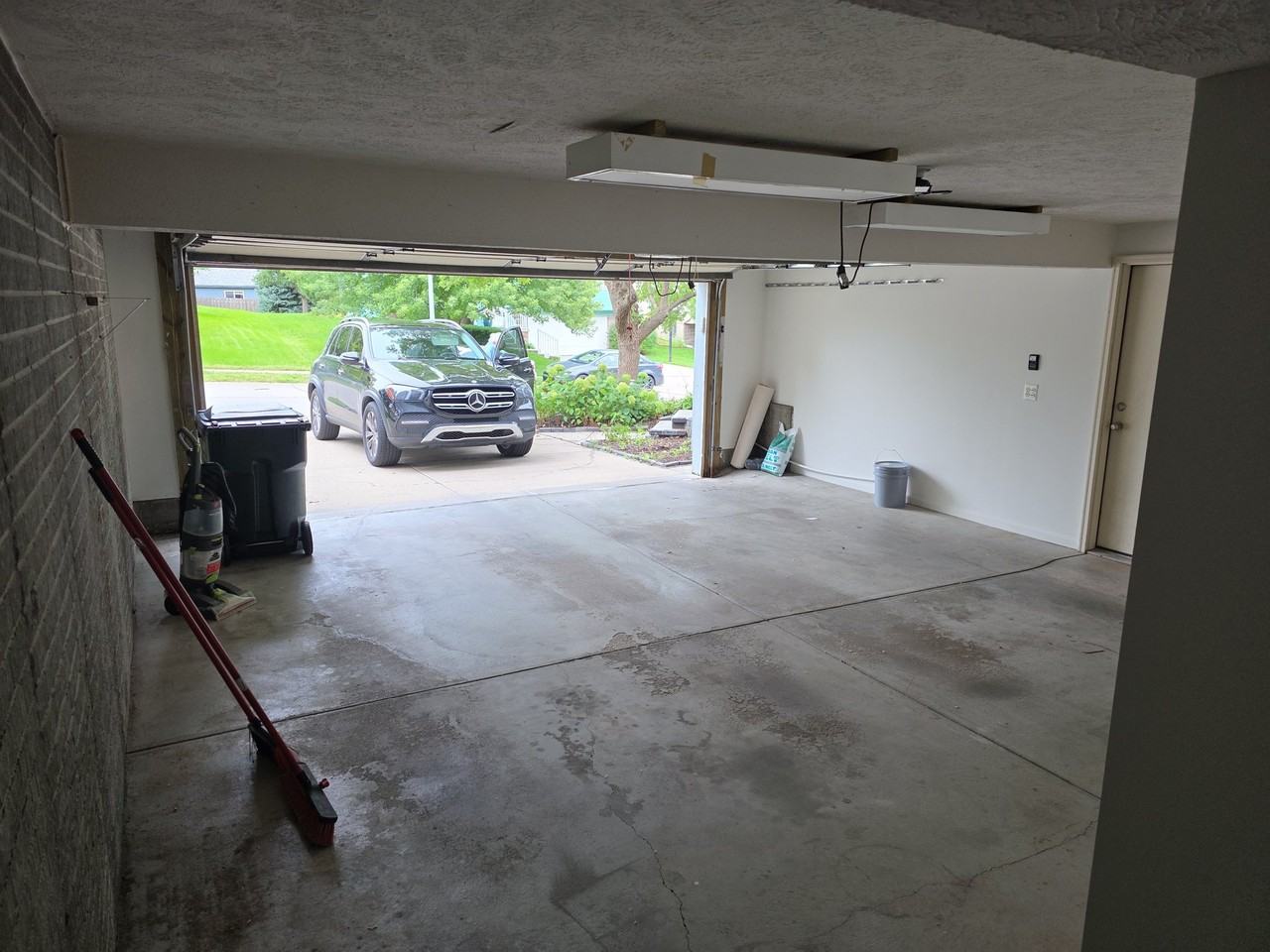 17231 Manderson St - Photo 2 of 11