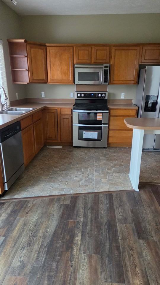 17231 Manderson St - Photo 4 of 11