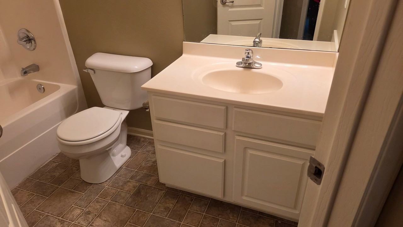 17231 Manderson St - Photo 6 of 11