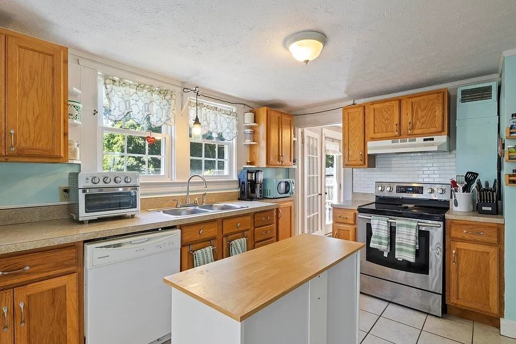 51 Anderson Ave - Photo 2 of 17
