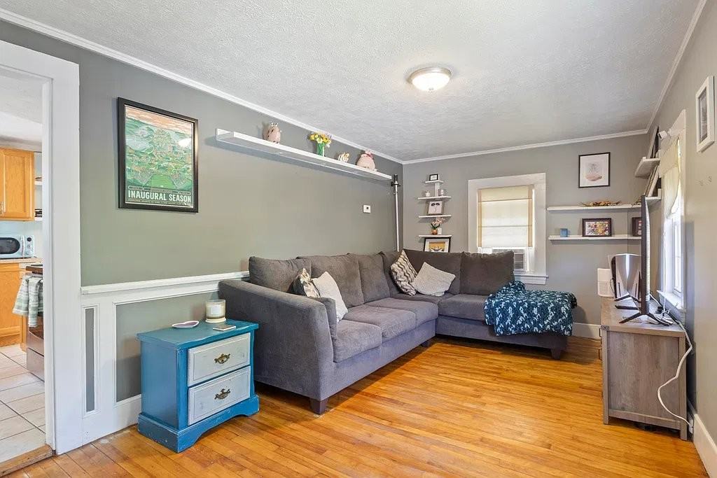 51 Anderson Ave - Photo 4 of 17