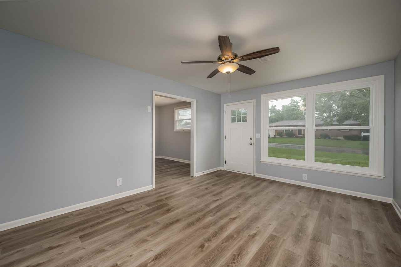 3207 Roleeson Ln - Photo 2 of 15