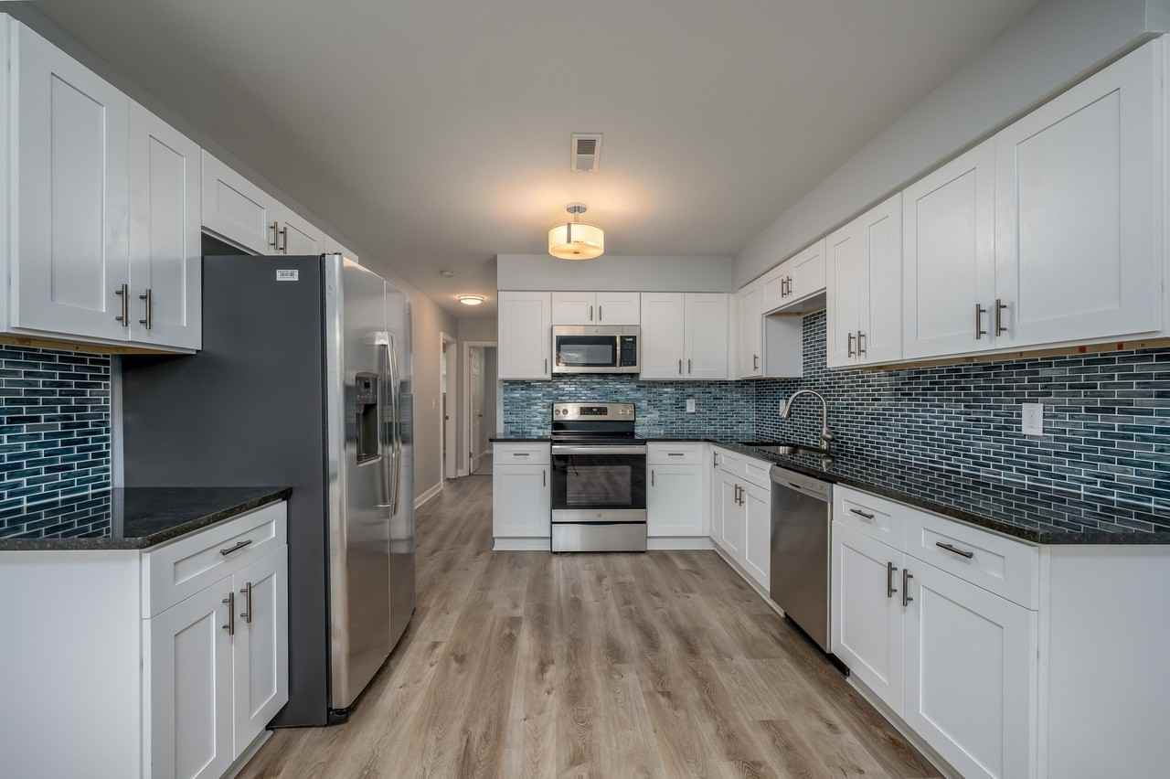 3207 Roleeson Ln - Photo 3 of 15