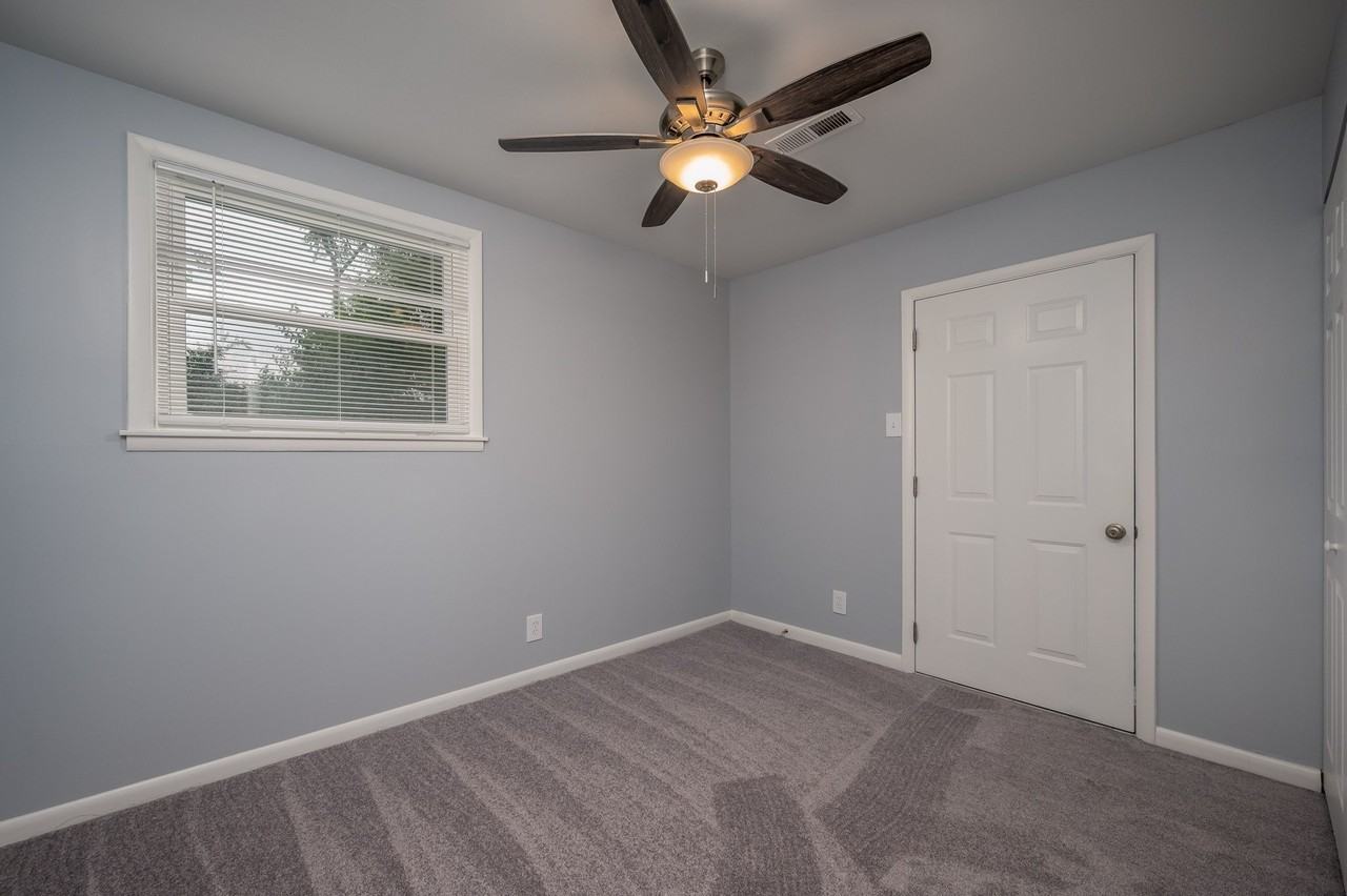 3207 Roleeson Ln - Photo 6 of 15